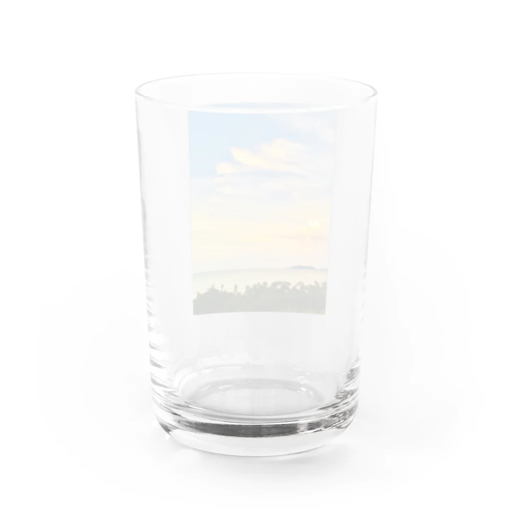 海の楽園のマナ島の空 Water Glass :back