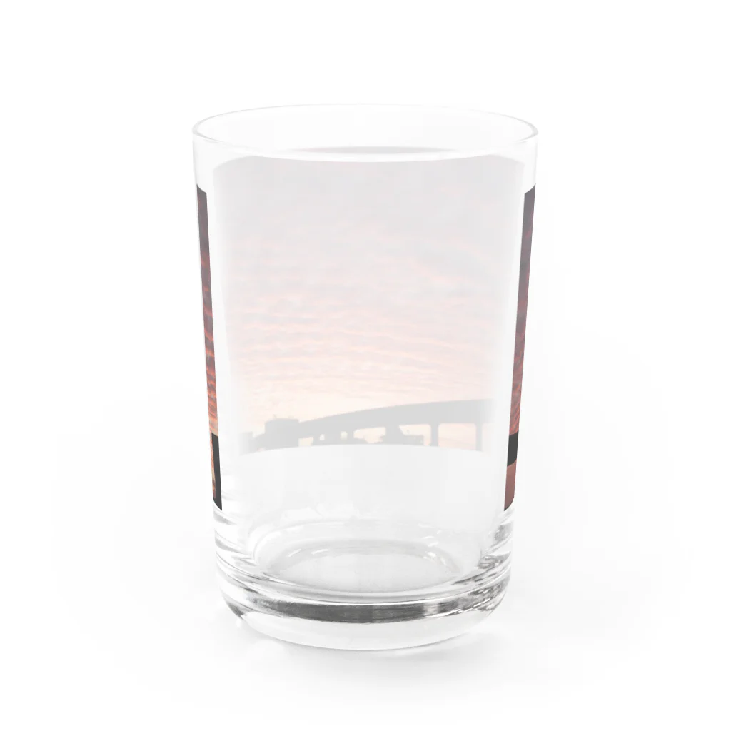 yaaazの不思議な夕やけ雲 Water Glass :back