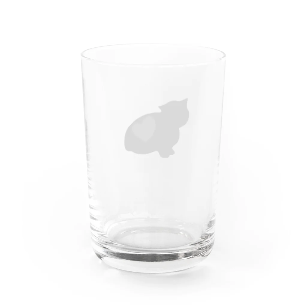 にゃんぽ　はぴねすのハート柄の猫　マンチカンシルエット Water Glass :back