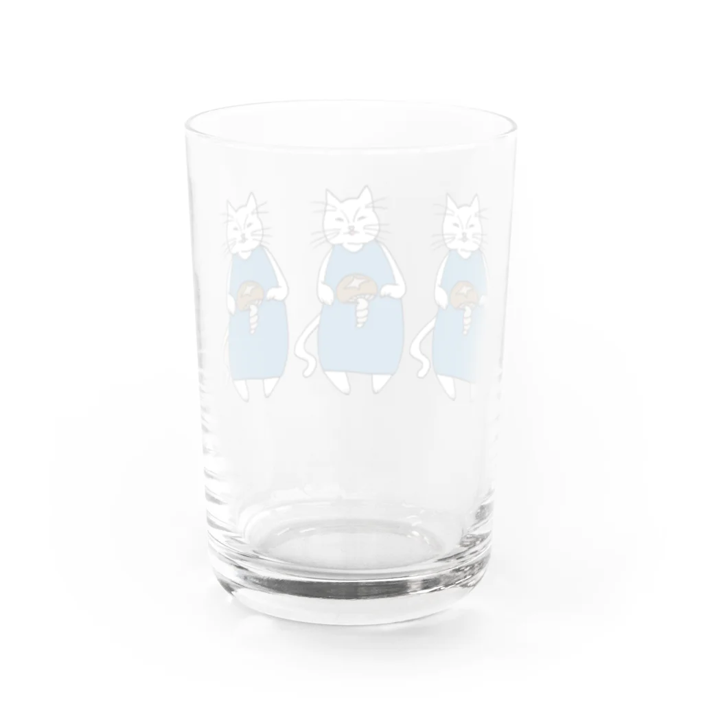 nyakamoの巻きしいたけ柄マキシ丈ワンピを着た猫が3匹 グラス反対面