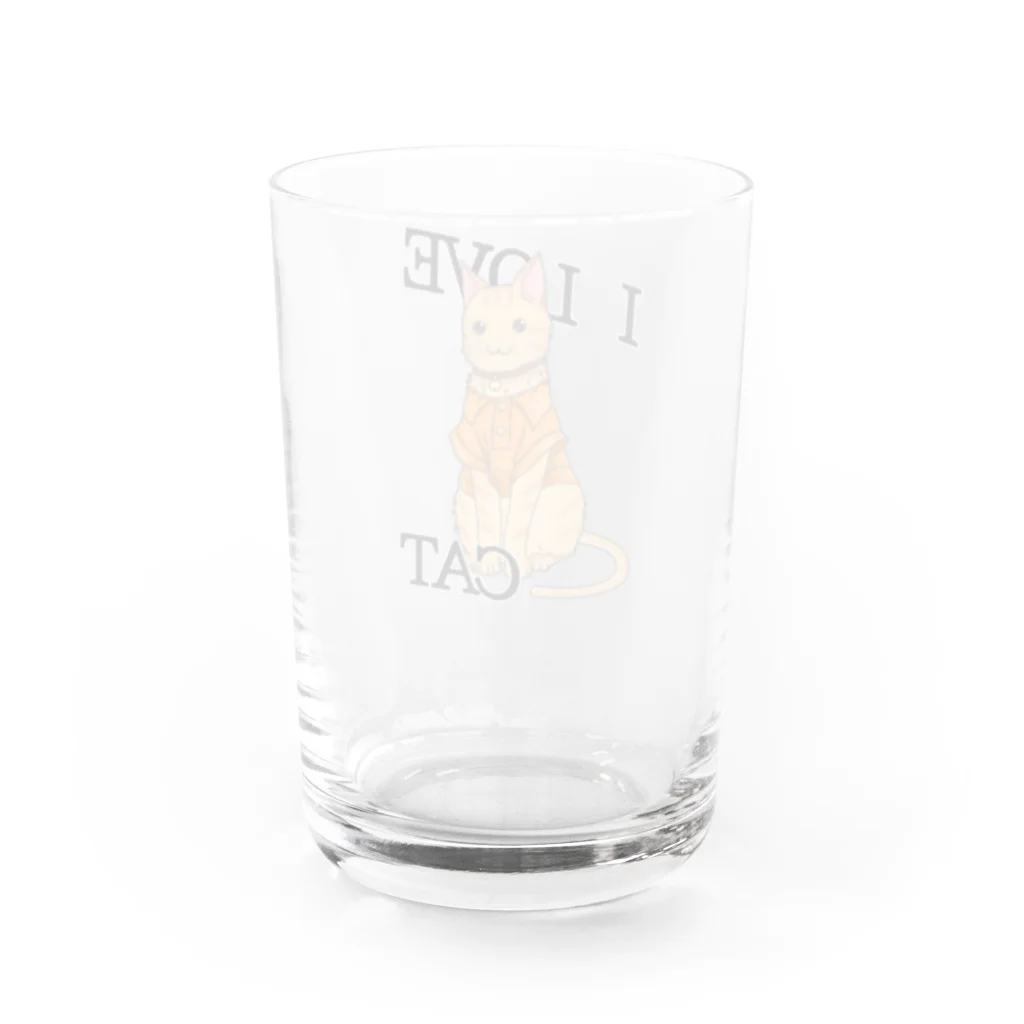 お猫様大好きナスビのシャツを着たトラ猫 Water Glass :back