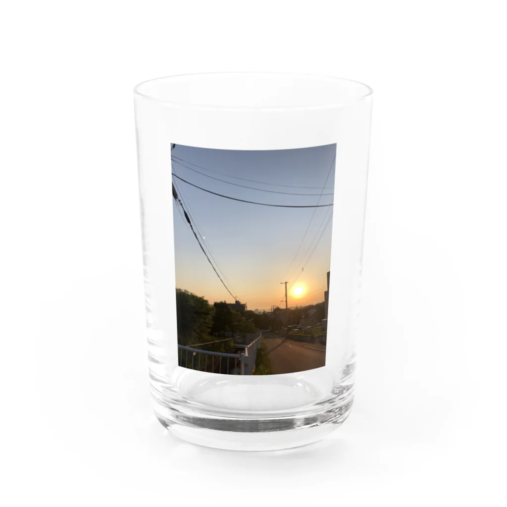 Hatumiの坂道と朝焼けと力強い太陽 Water Glass :front