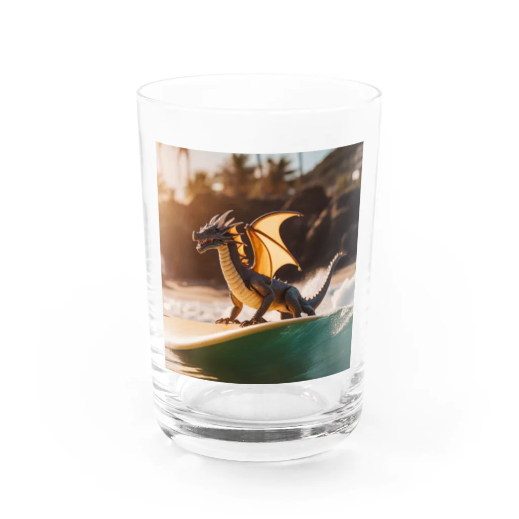 RAKICHIのドラゴンがサーフィンをしています Water Glass :front