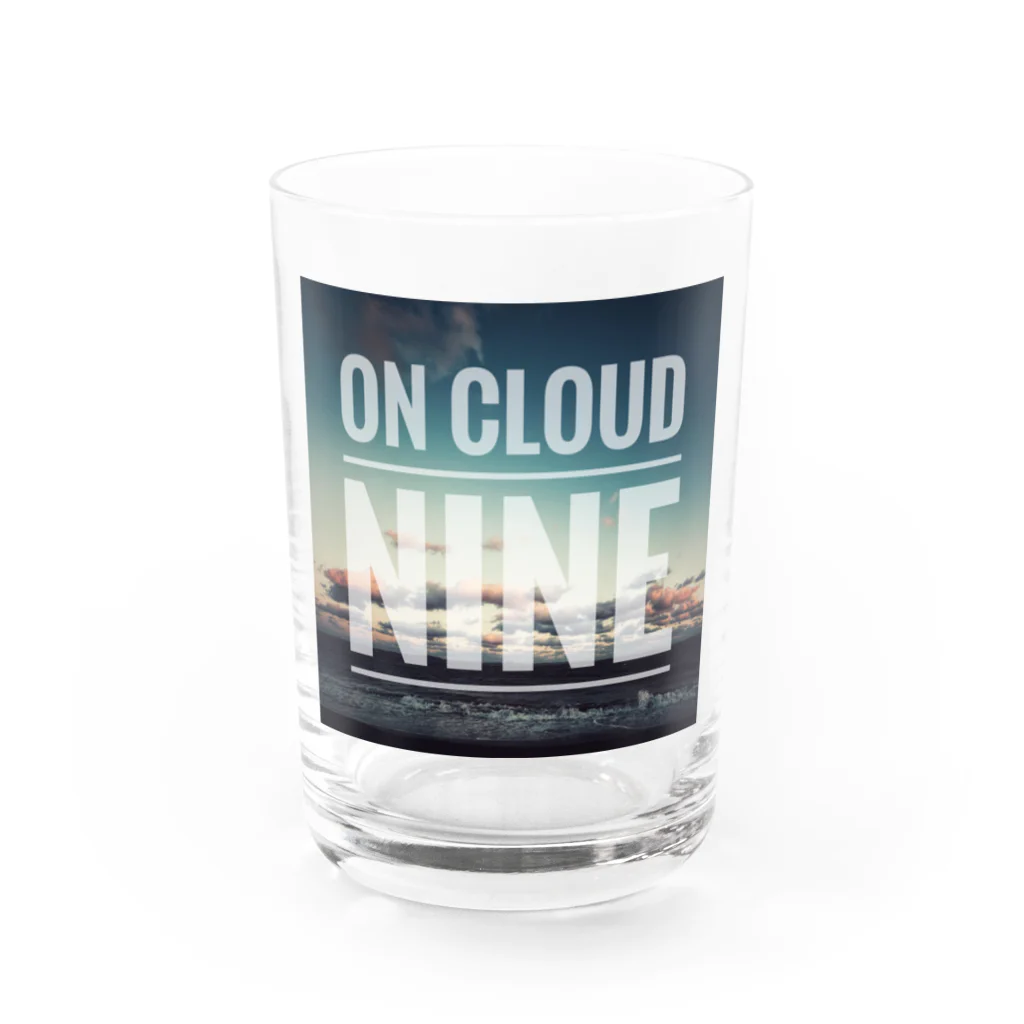 vのON CLOUD NINE グラス前面