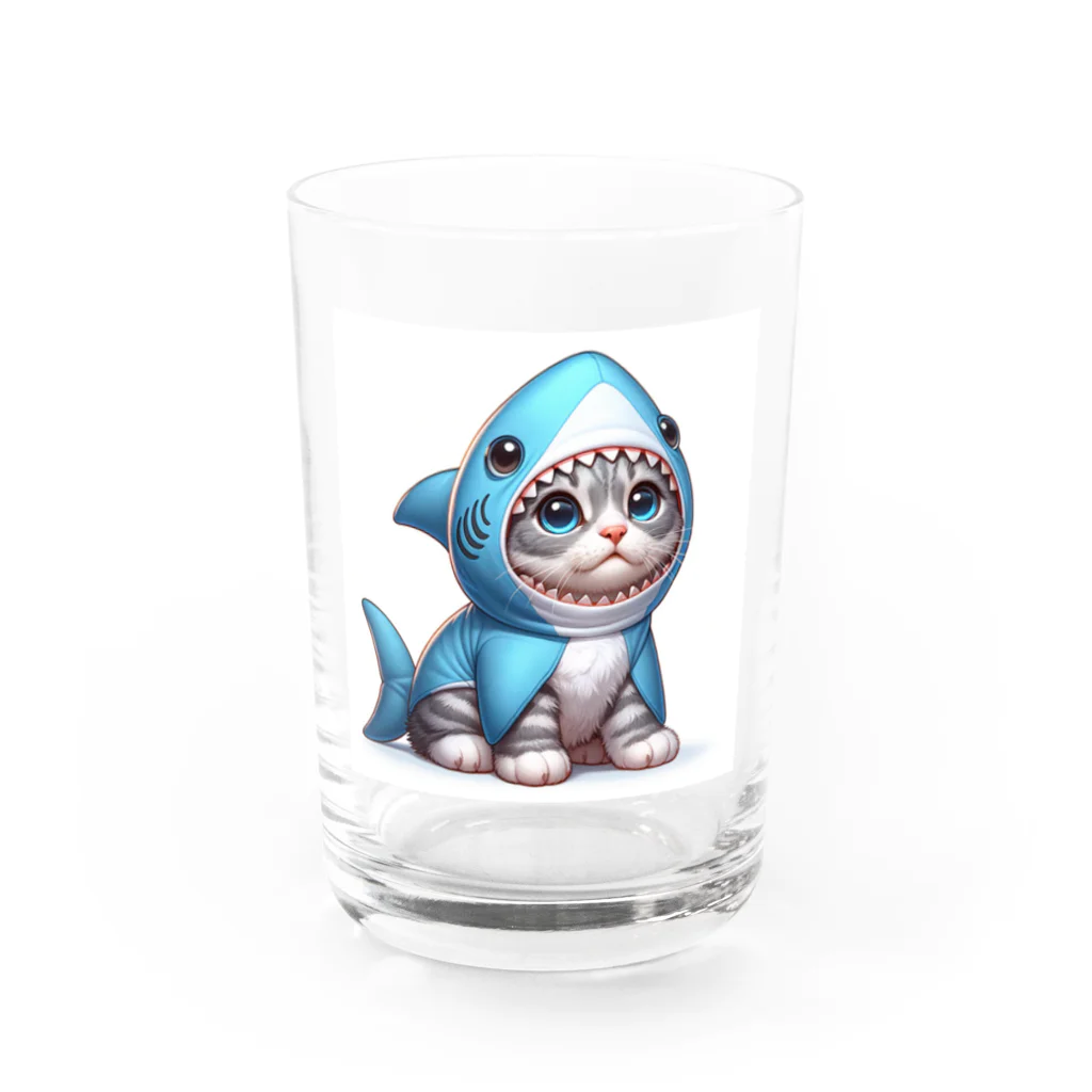 IloveCatのサメのフードを被った子猫 Water Glass :front