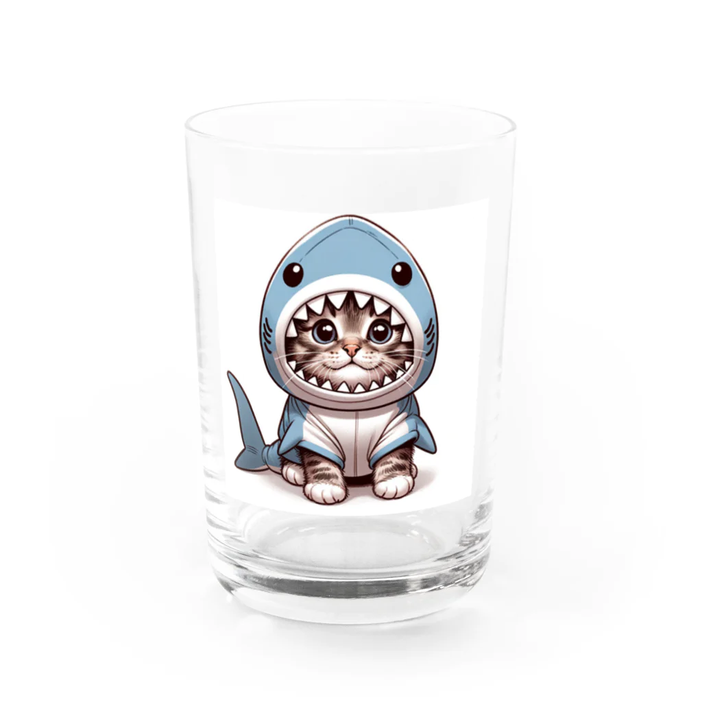 IloveCatのサメのフードを被った愛くるしい子猫 Water Glass :front