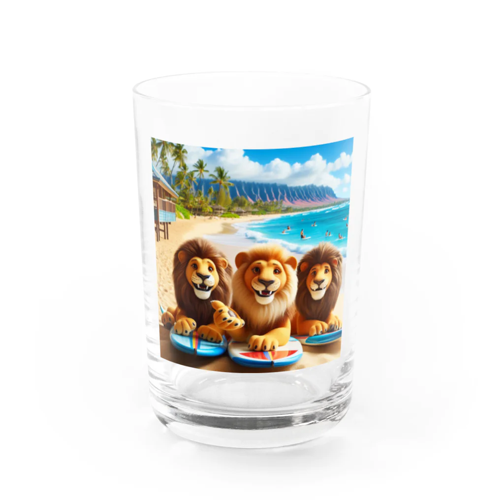 YFCのハワイのリゾートビーチでサーフィンを楽しむ陽気なライオン達④ グラス前面