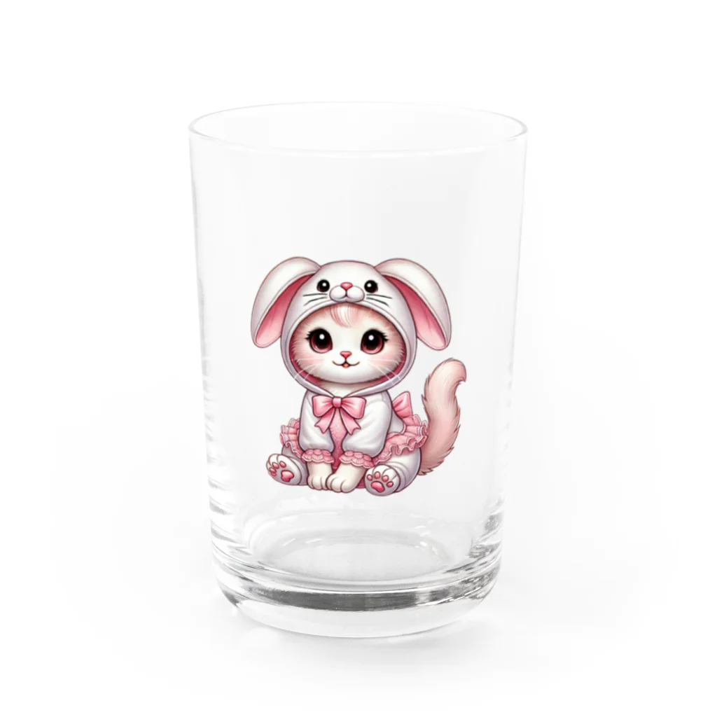 Snow-peaceのふわふわバニーコスチュームのかわいい子猫 Water Glass :front