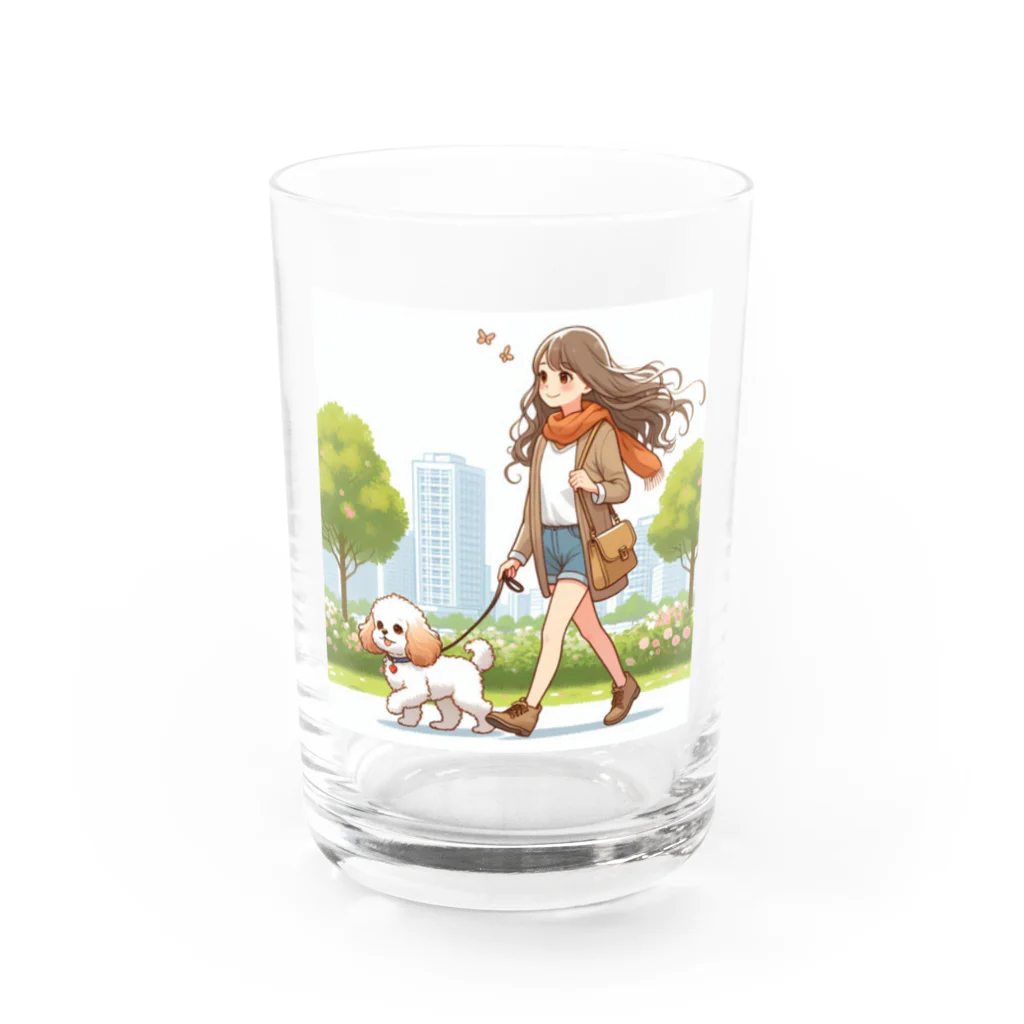 南国のかわいい犬と散歩をする女性 Water Glass :front