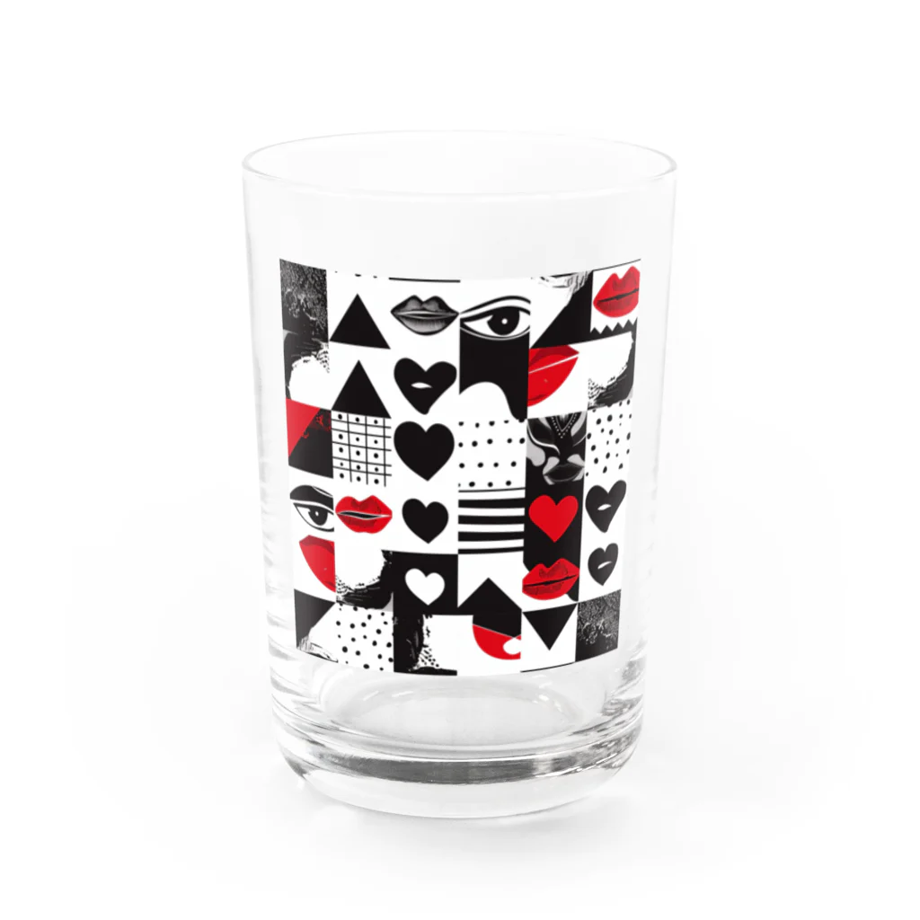 オンラインショップイエローリーフのハート　赤　黒　唇　三角形　ハーフ　可愛い Water Glass :front