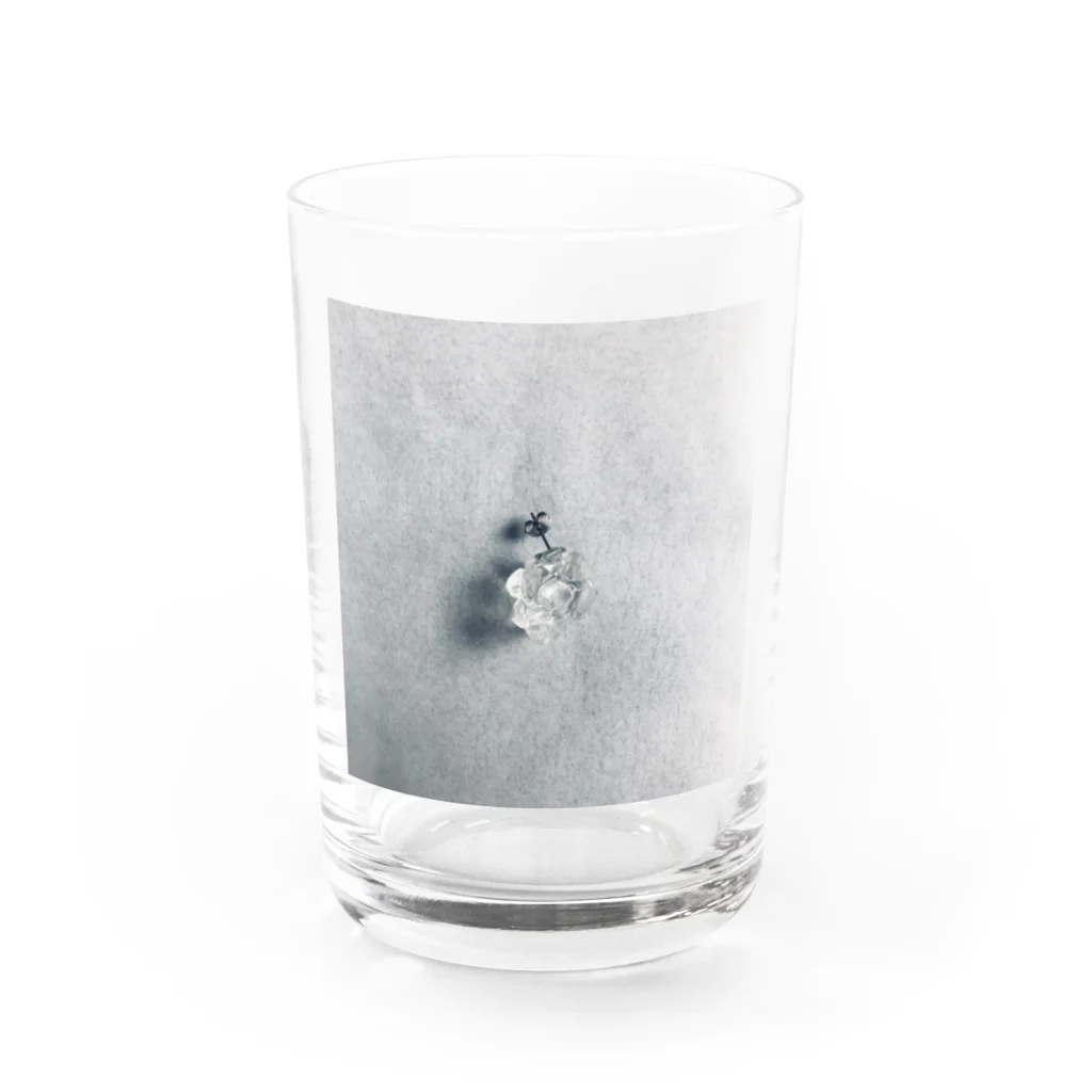 NASSYのクリアボールズピアス Water Glass :front