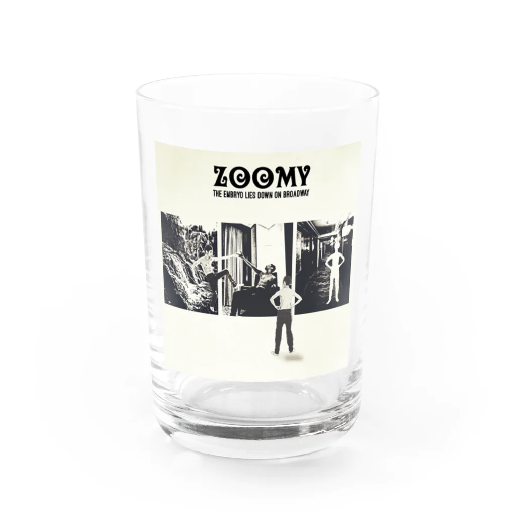 ZoomyのThe Embryo lies down on broadway Water Glass :front