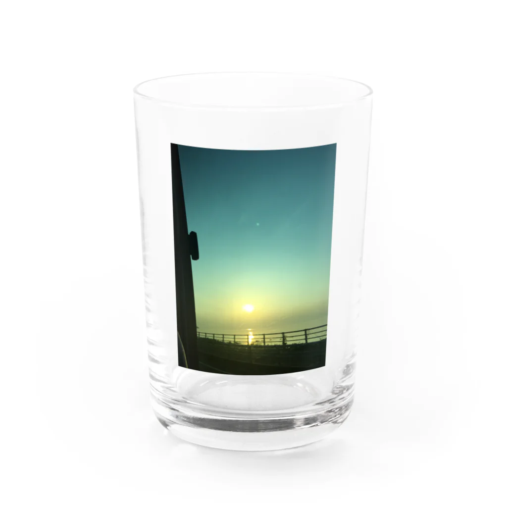 あにき！のいい感じの夕日 Water Glass :front