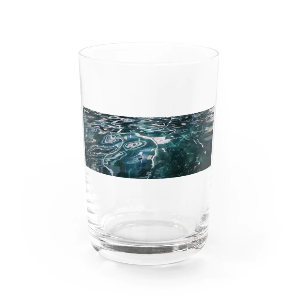 うえはらのバリで泊まったホテルのプールの水面 Water Glass :front