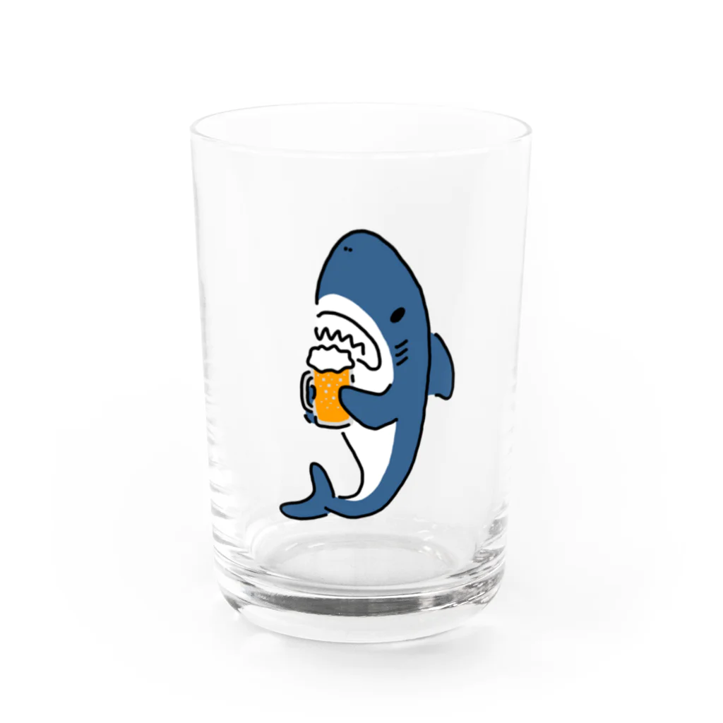 サメ わりとおもいのビールジョッキを手にするサメ Water Glass :front