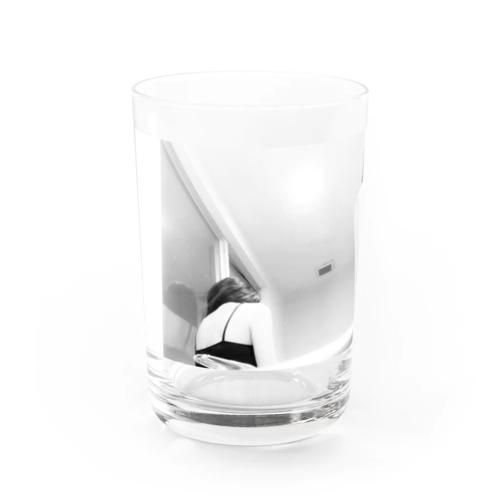 BOXXの別の女性 Water Glass :front