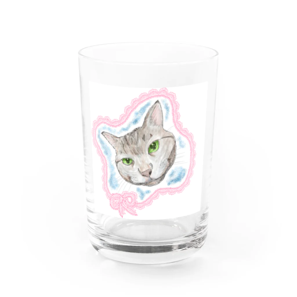 キジトラかもしれないの見つめるニャンコ Water Glass :front