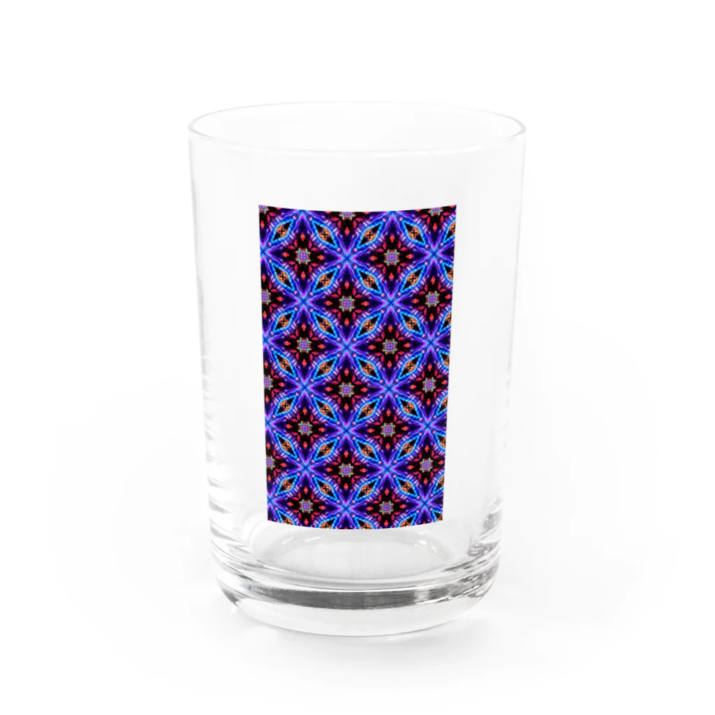 シンプルなグッズ やこ屋の(縦ver)紫の花の幾何学模様 Water Glass :front