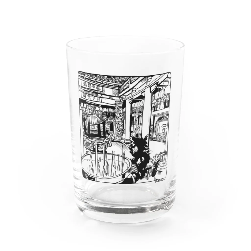 KANKAN@台湾の廟で休憩するキョンシー（白黒） Water Glass :front