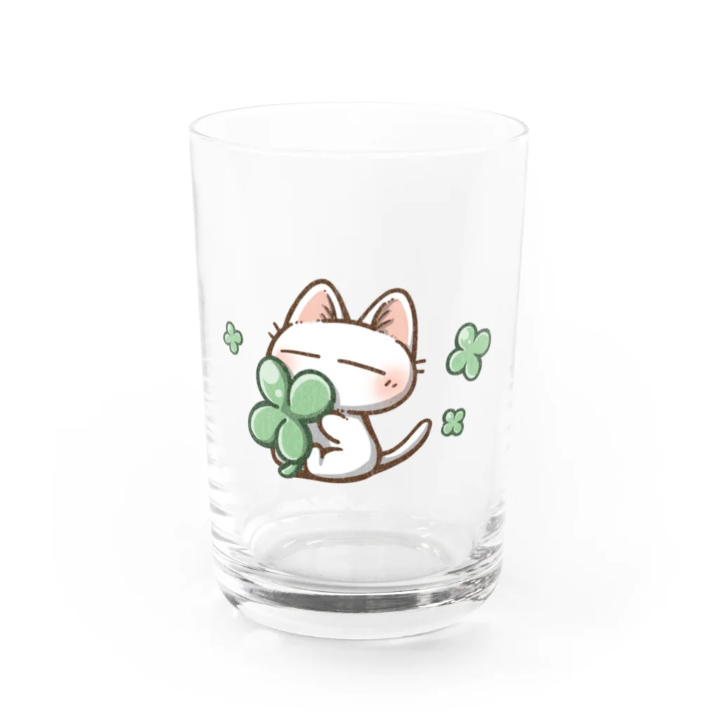 ねこ猫屋さんの白猫さんとクローバー Water Glass :front