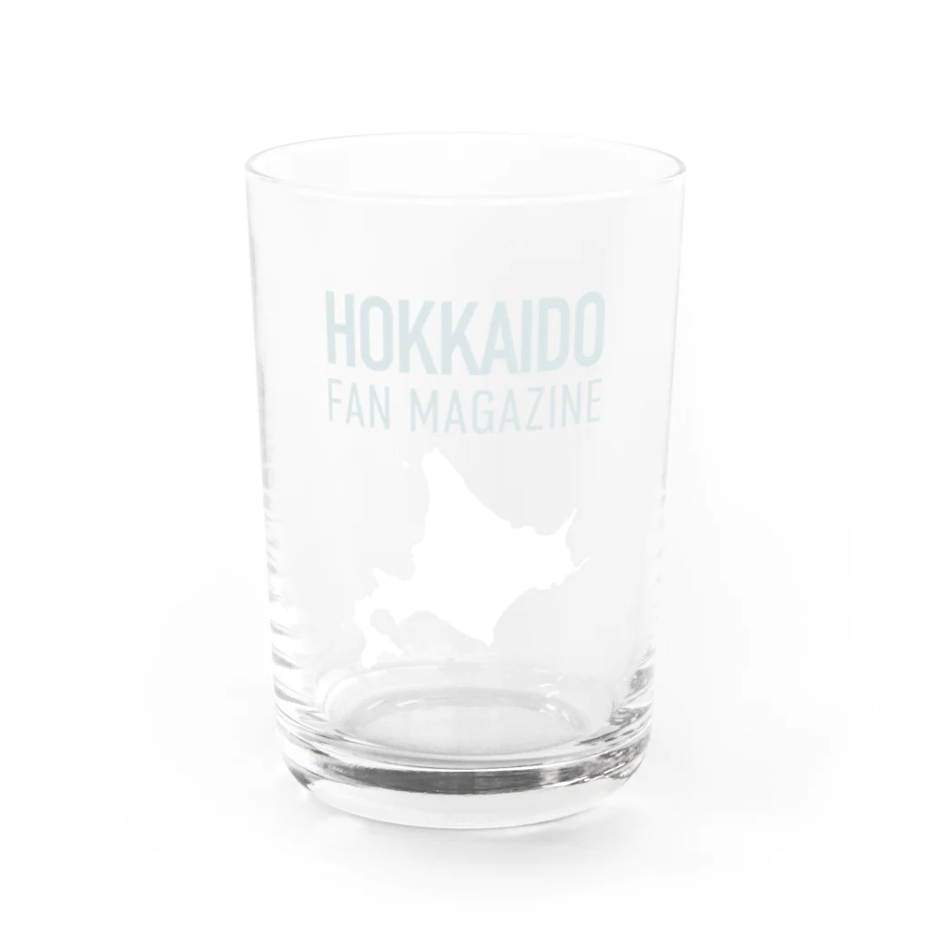 北海道ファンマガジン編集部の北海道ファンマガジン白ロゴ Water Glass :front