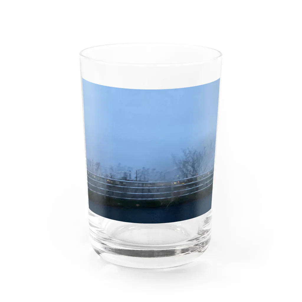 🧫の車から撮ったガードレール Water Glass :front