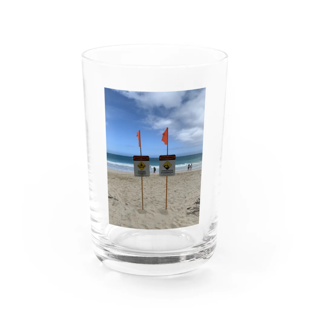 Non heels Hawaiiのワイマナロビーチ Water Glass :front