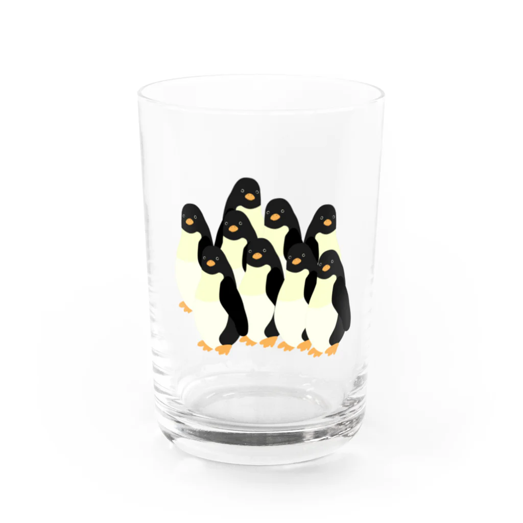 mendakoshopのこっちを見てくるペンギン Water Glass :front