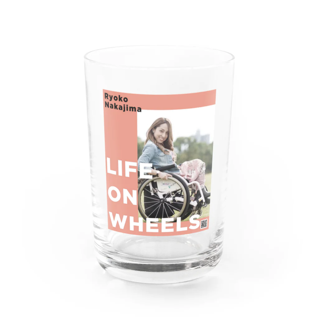 中嶋涼子の車椅子ですがなにか？！のPink bg Ver.2 w/QR code Water Glass :front