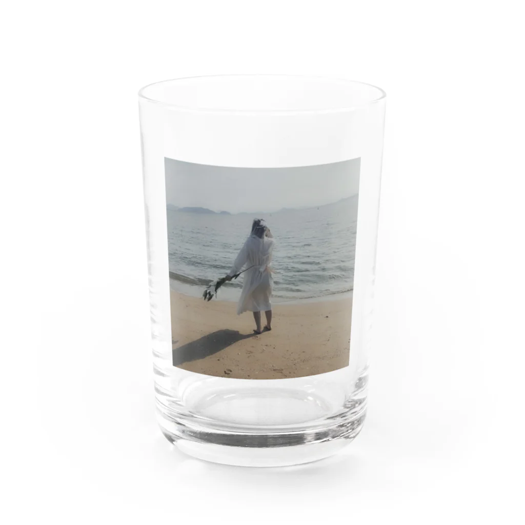 solの白いワンピース Water Glass :front