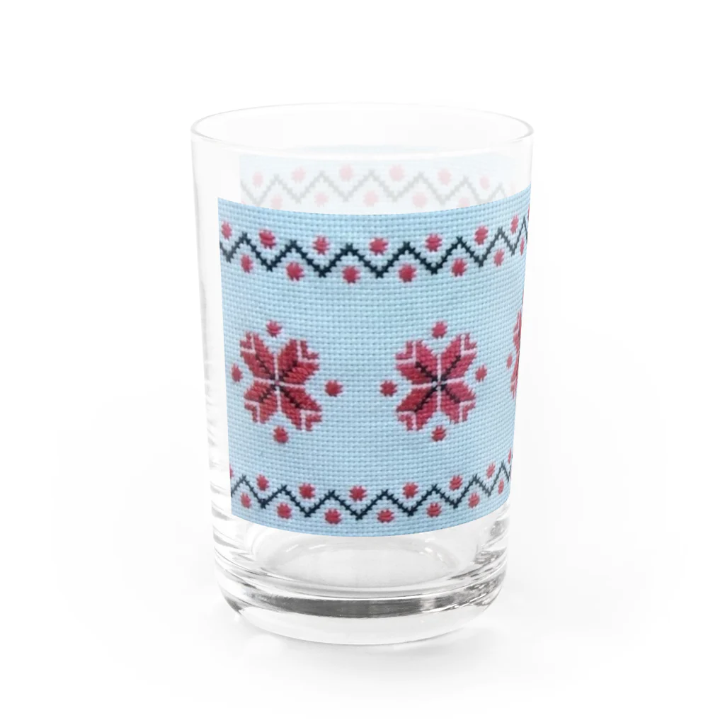 ウクライナ支援_Sachanのウクライナの民族衣装ヴィシバンカの刺繍風（横） グラス左面