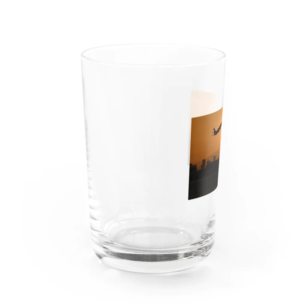 いぐのしんの夕暮れの羽田国際空港 Water Glass :left