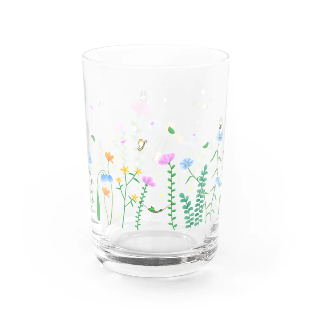 カワラリマーの花畑で春風と遊ぶ仲良しトリオ Water Glass :left