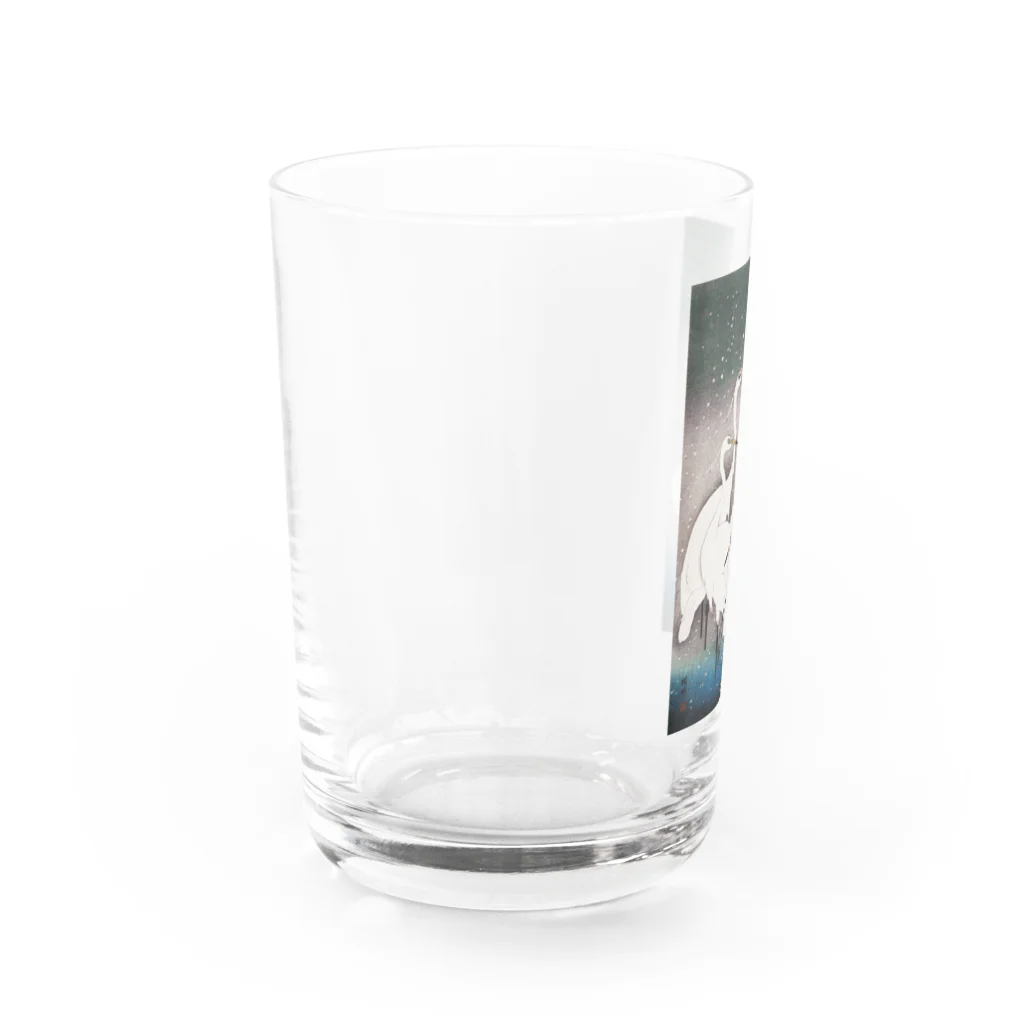 MUGEN ARTの小原古邨　雪中群鷺（白鷺の群れ）日本のアートTシャツ＆グッズ Water Glass :left