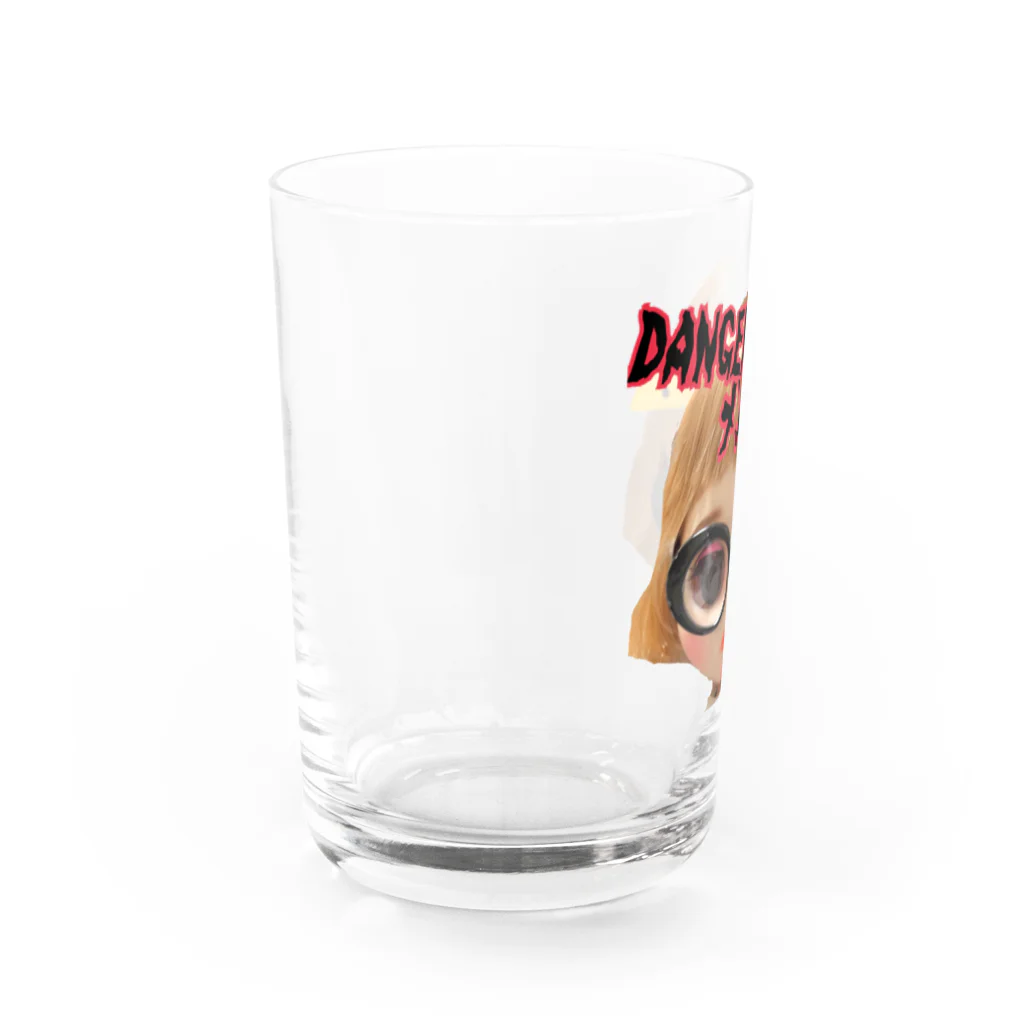 モデレーターマッキーのおみせの玉子（たまこ）です。 Water Glass :left