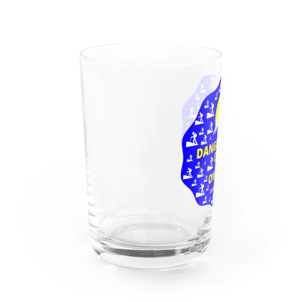 yosshy1978の富士山山頂を目指す多くの弾丸登山者 Water Glass :left