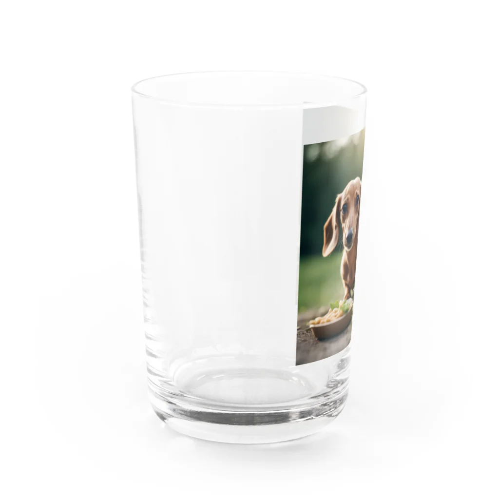 じじのおやつを前にしたダックスフント Water Glass :left