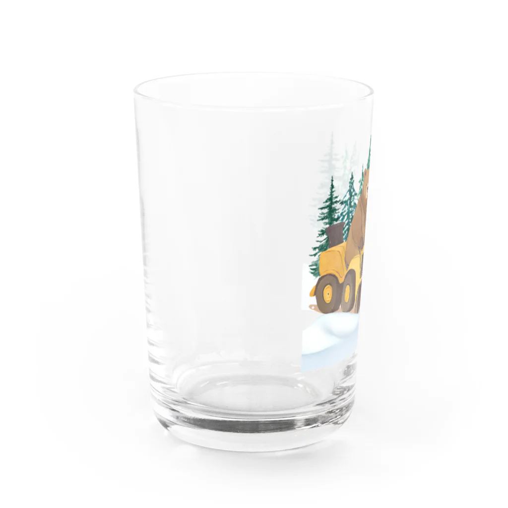 HappyFaceMarketの雪かきするクマ Water Glass :left