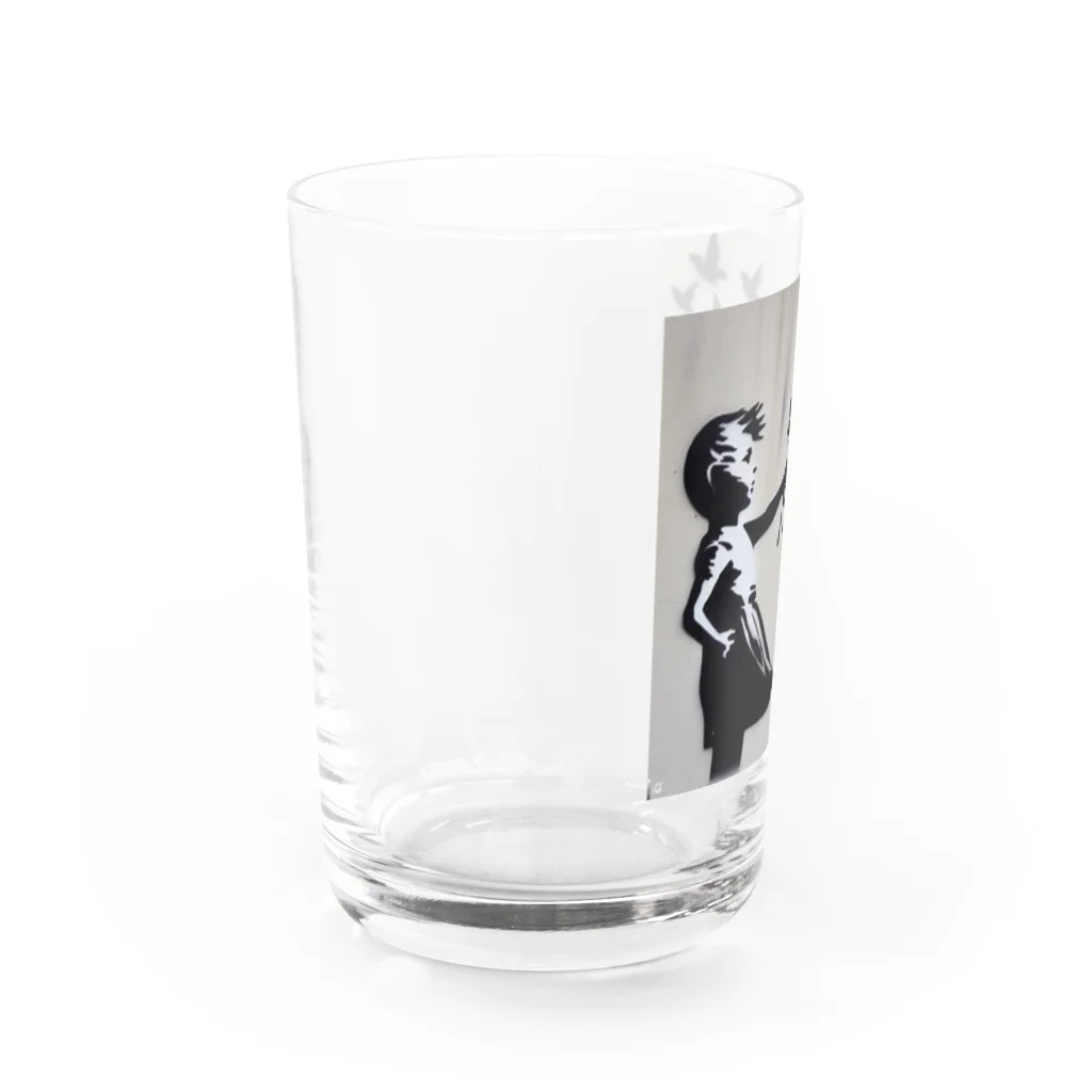 ビンパシーの館の花束でマジックする女の子 Water Glass :left