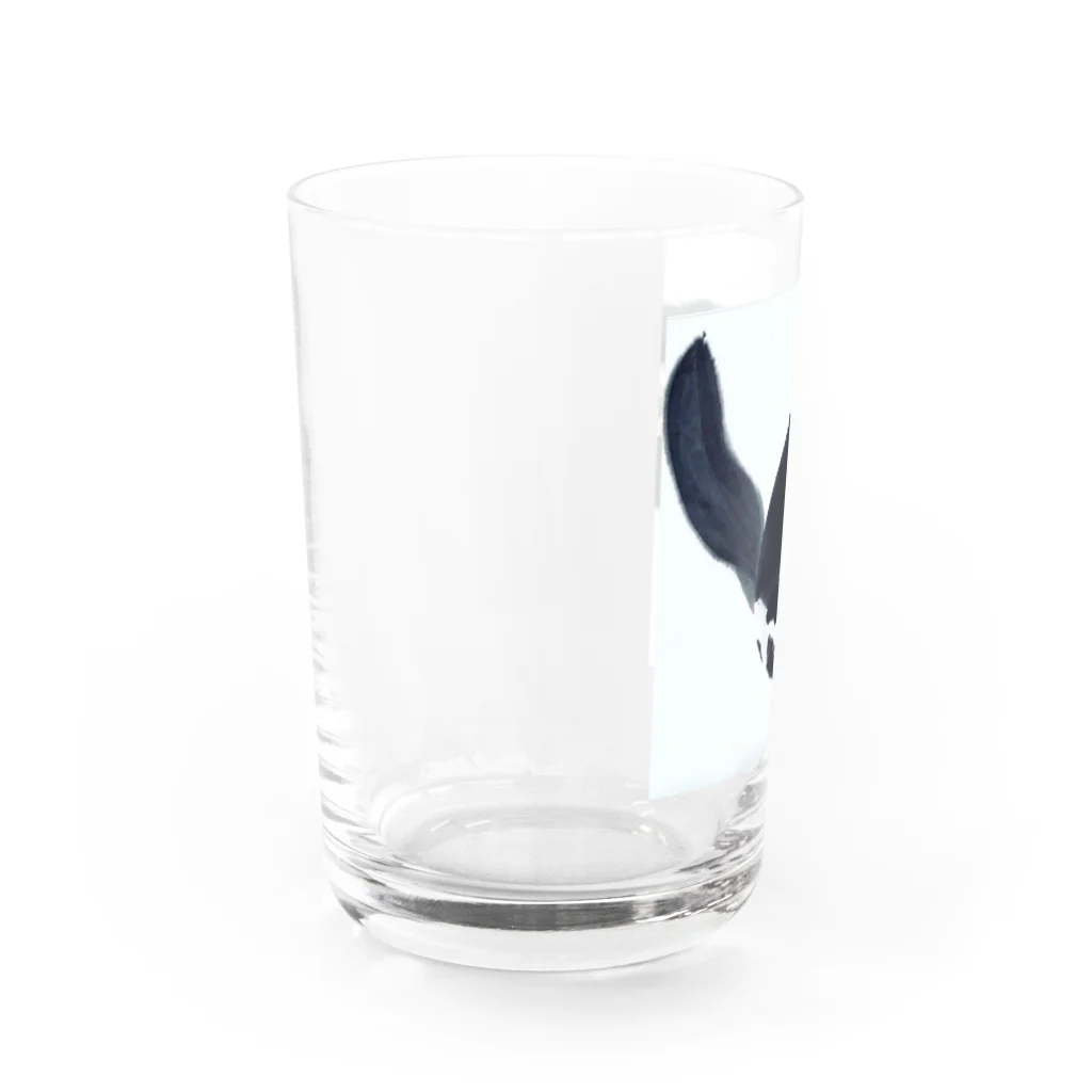 Asahi@水墨画アートの涼やかに空を泳ぐペンギン Water Glass :left