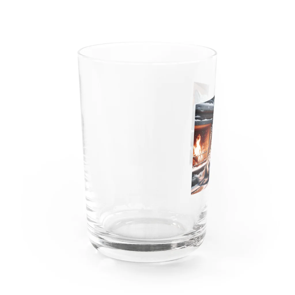 SWQAの暖炉の前でくつろぐ子ライオン Water Glass :left