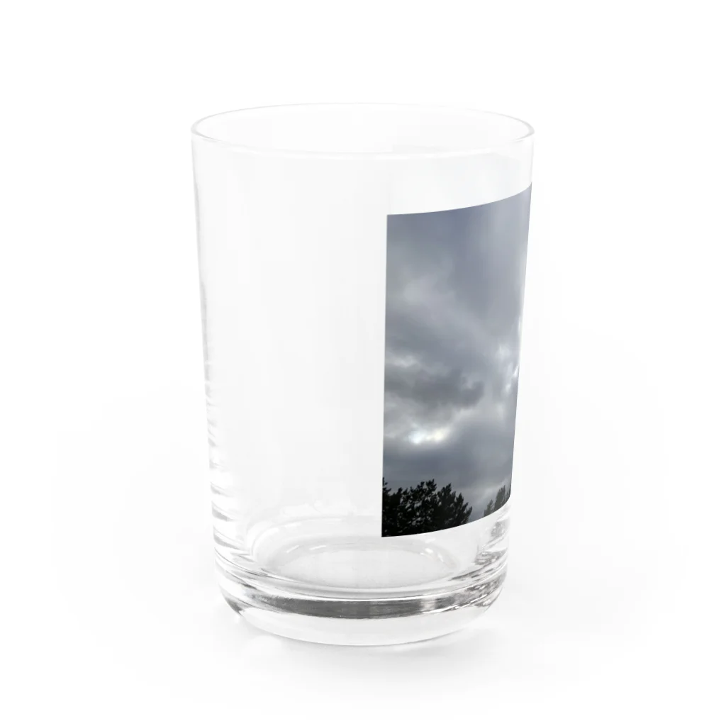 そらの4月22日　吹き荒れる風と雲 Water Glass :left