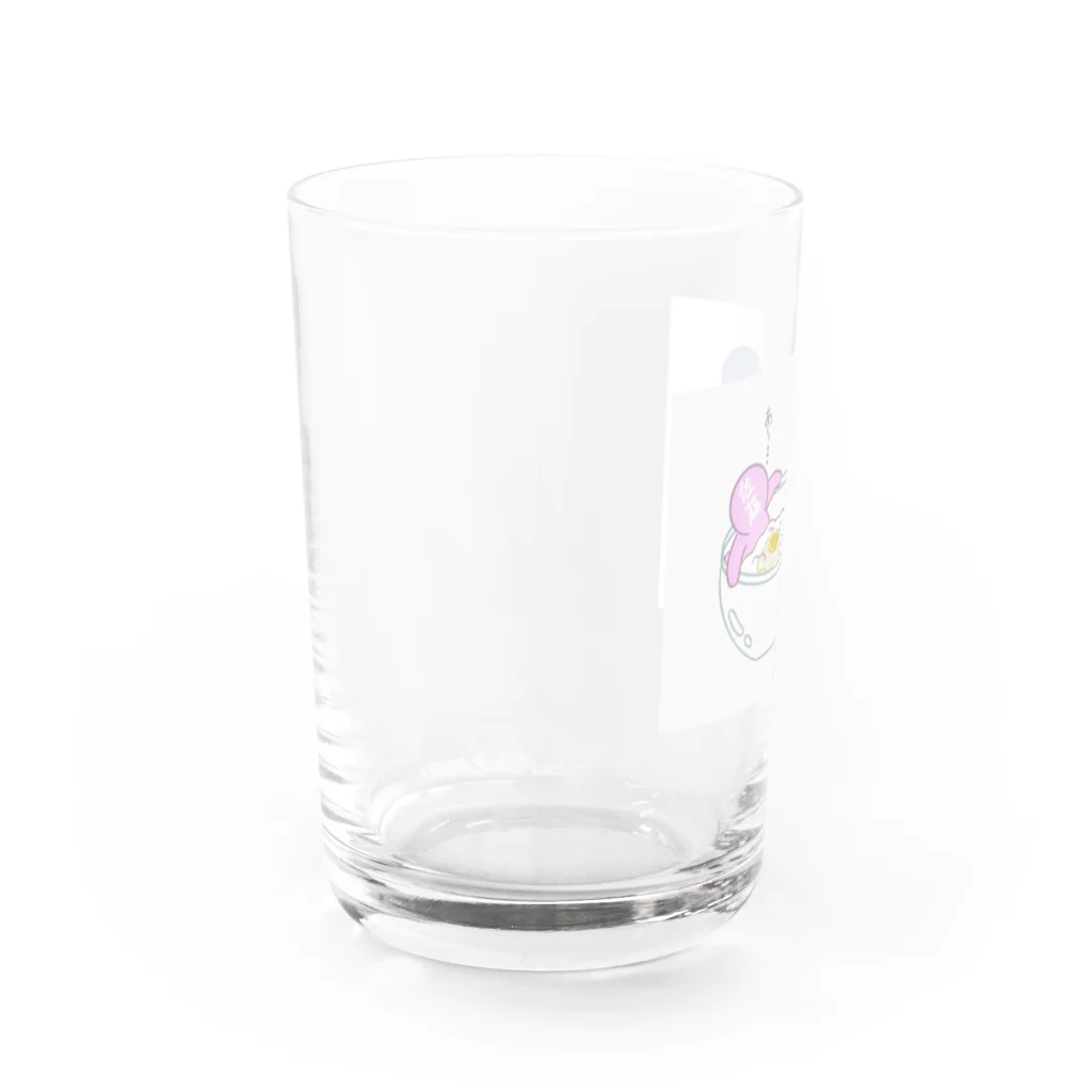 おもち。もちふわの料理に加えられる佐藤さん　part1 Water Glass :left