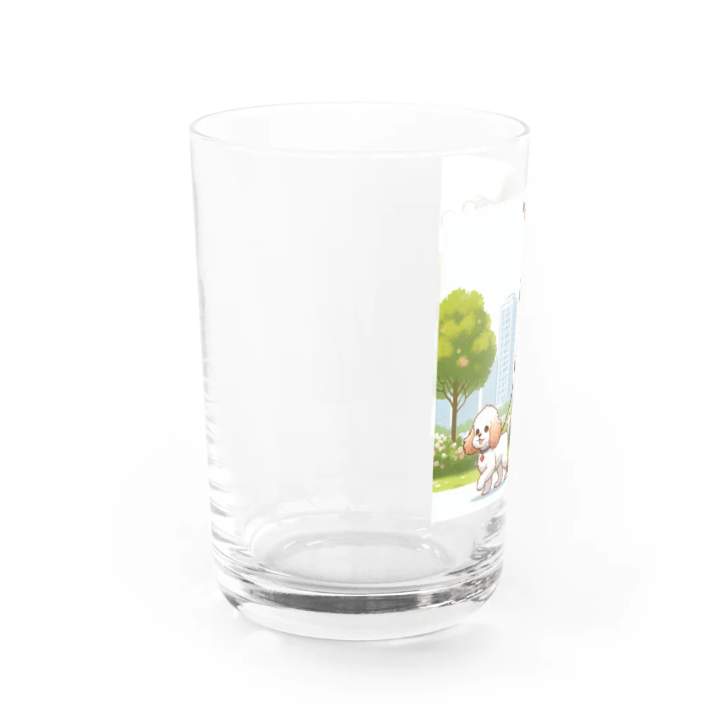 南国のかわいい犬と散歩をする女性 Water Glass :left