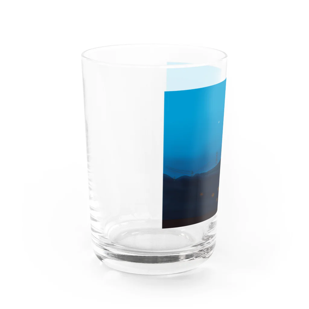 自由呑酒党の夜の田園でビールを Water Glass :left