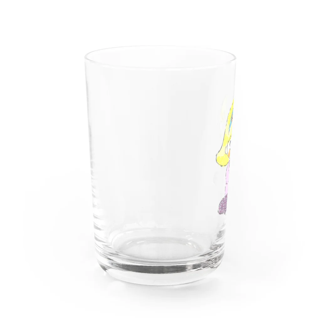 。のくまのぬいぐるみを抱きしめる女の子 Water Glass :left