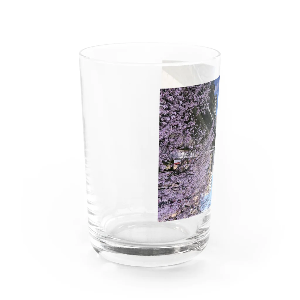 古春一生(Koharu Issey)の桜降る川空へ。 Water Glass :left