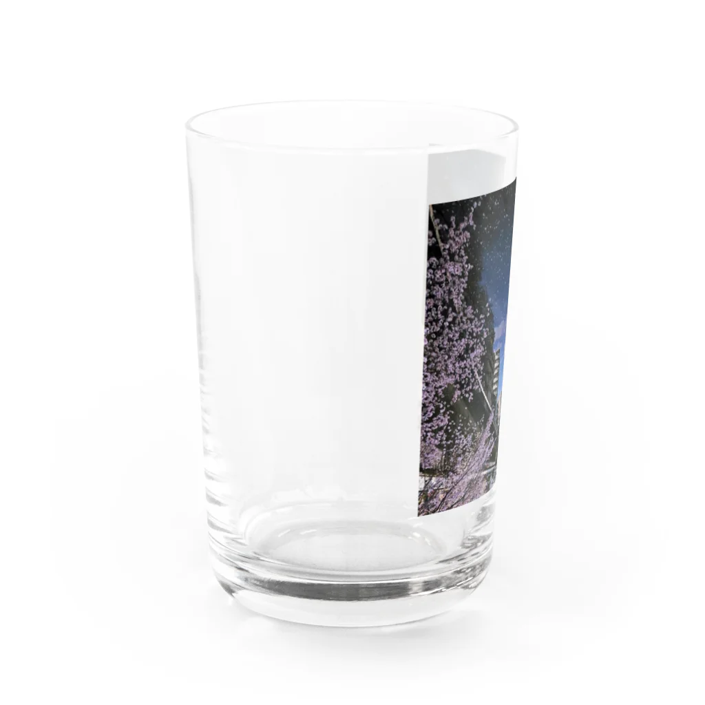 古春一生(Koharu Issey)の桜降る川空へ。 Water Glass :left