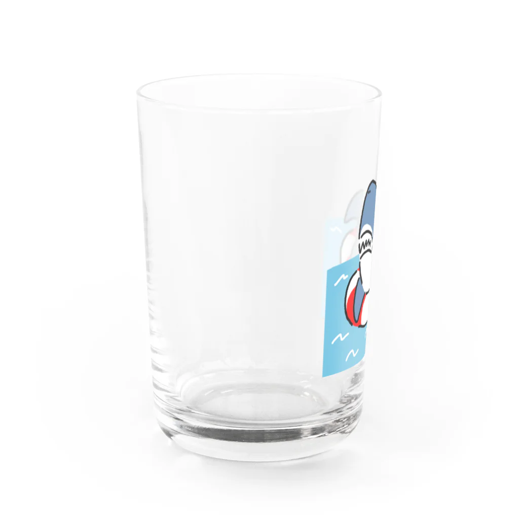 サメ わりとおもいのうきわでうかぶサメ Water Glass :left