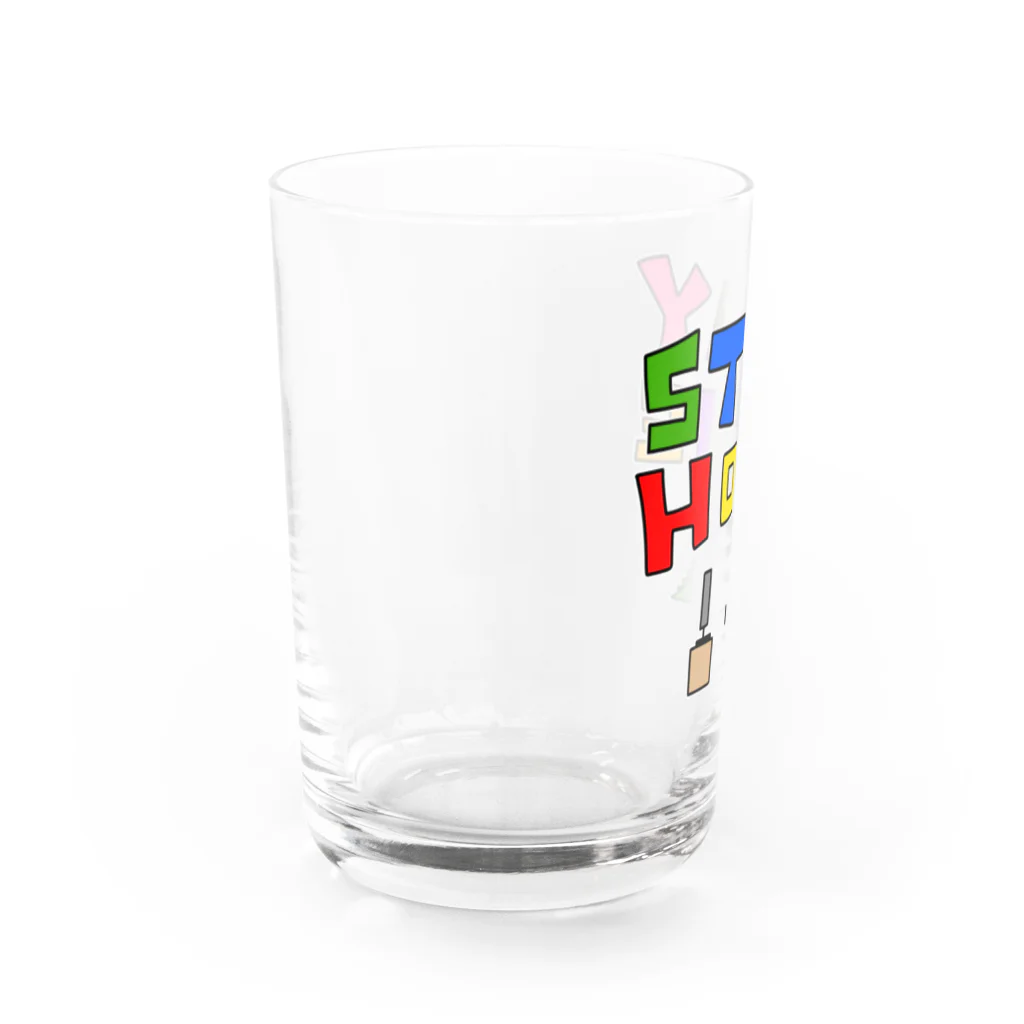 麦畑のステイホーム(ゲームをしてるワニ)カラー Water Glass :left